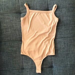 NWT House of Harlow 1960 Ribbed Scoop Back Square Neckline Bodysuit Tan Small